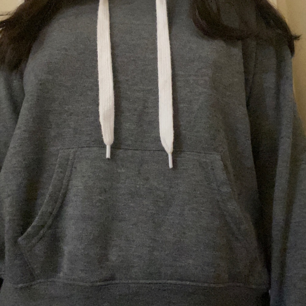 Dark grey sweatshirt | w hoodie and pockets